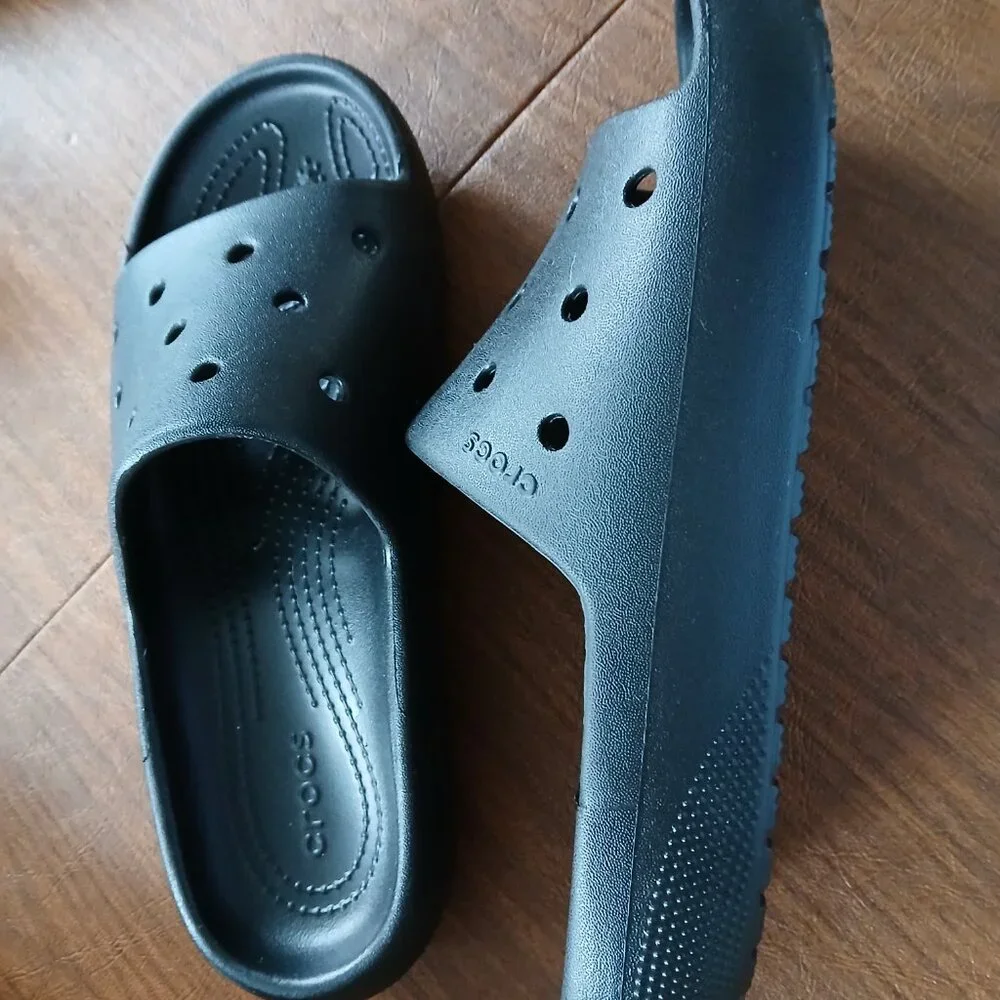 Crocs - Picture 2 of 2